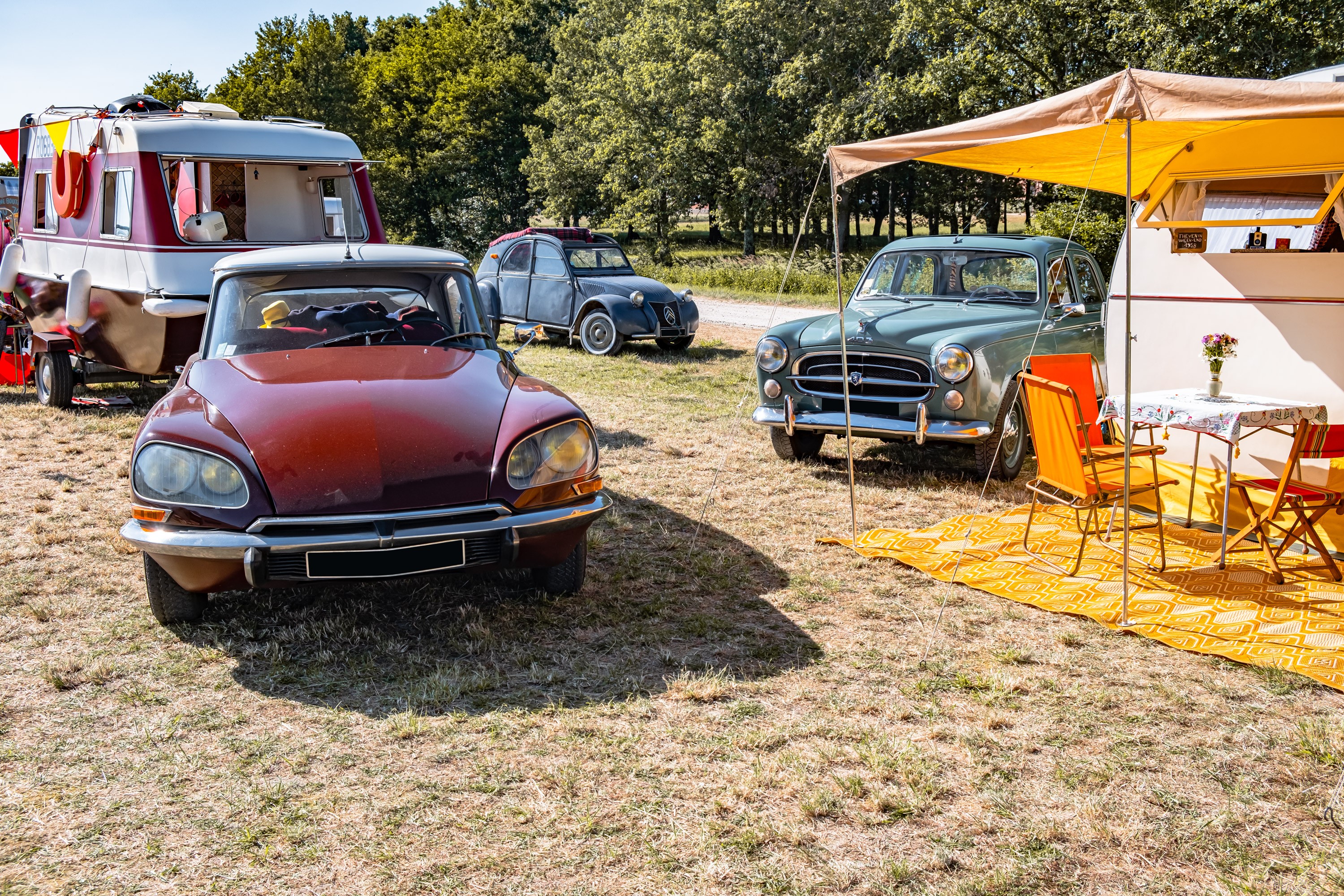 Préparer sa voiture ancienne Française avant un départ en vacances : guide d'entretien complet  Alepoc